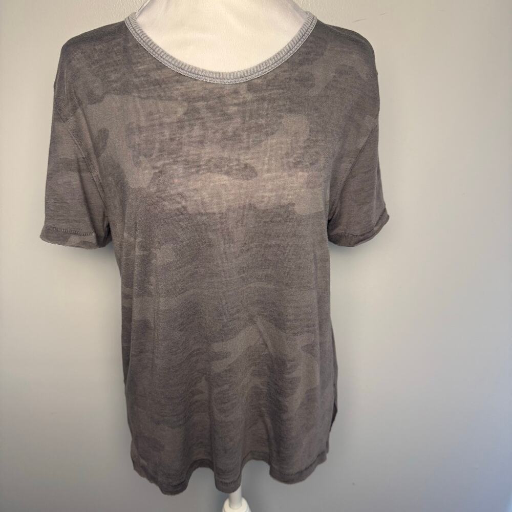 Free People We the Free XS distressed soft gray camo t shirt split hem - Picture 8 of 12